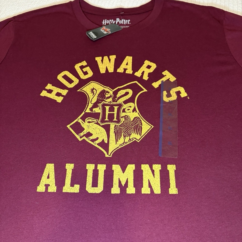 Harry Potter Mens Hogwarts Crest Hogwarts Alumni Maroon Shirt New Size XL